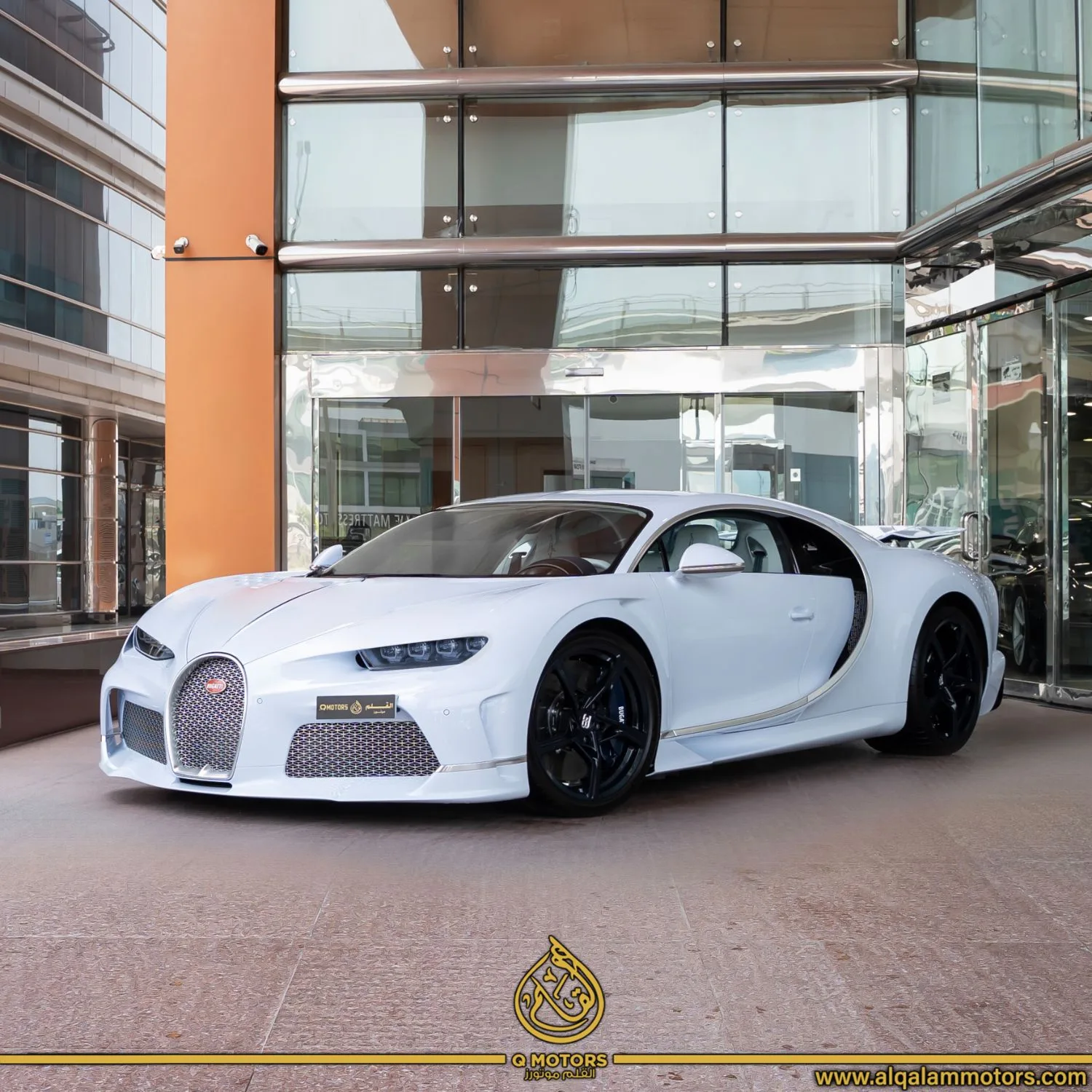 2023 Bugatti Chiron Super Sport proposée par un concessionnaire spécialisé à Dubai, Émirats arabes unis, photo principale