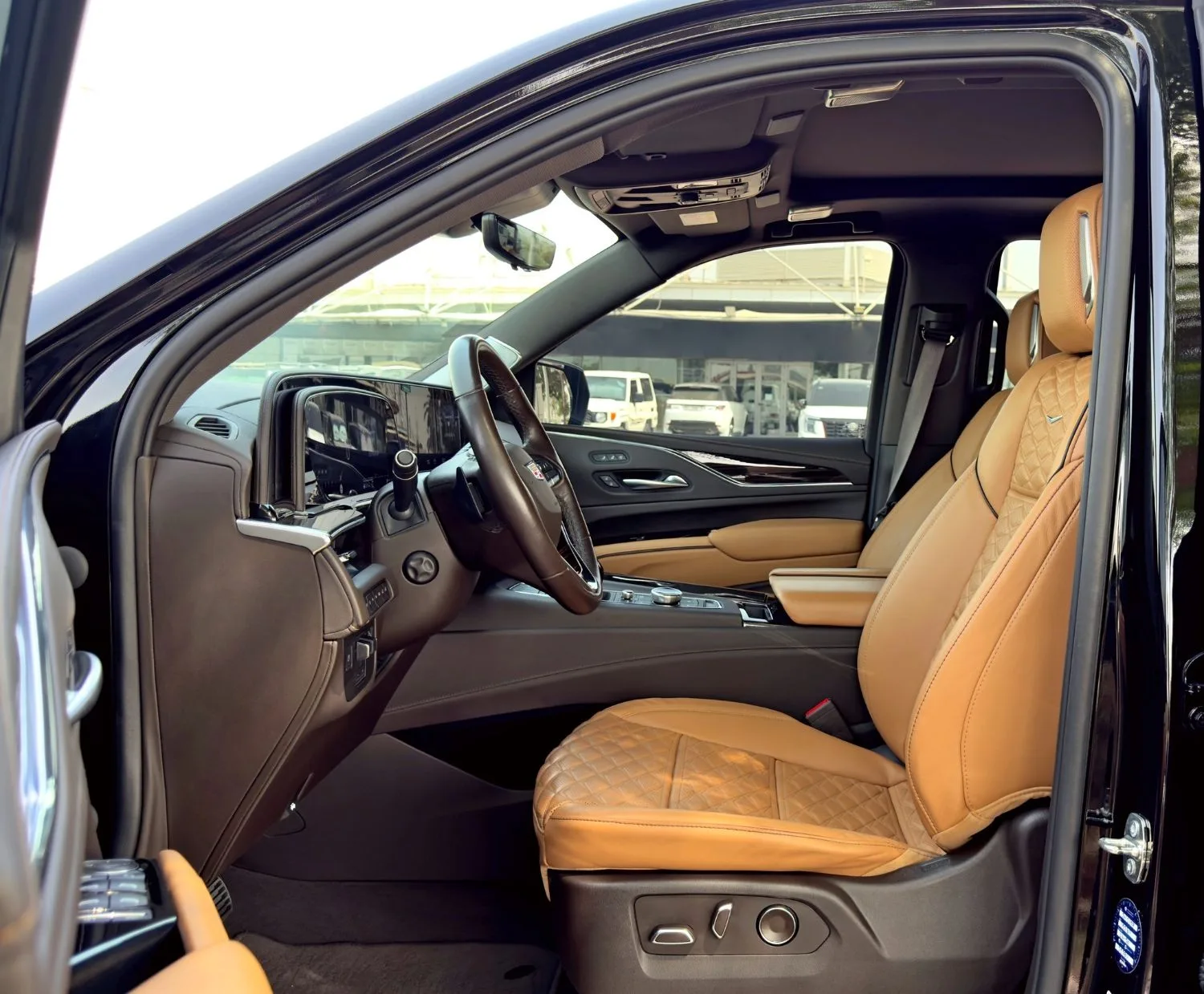 2023 Cadillac Escalade Sport Platinum offered by a specialist dealer in Dubai, United Arab Emirates, photo 9 of 14