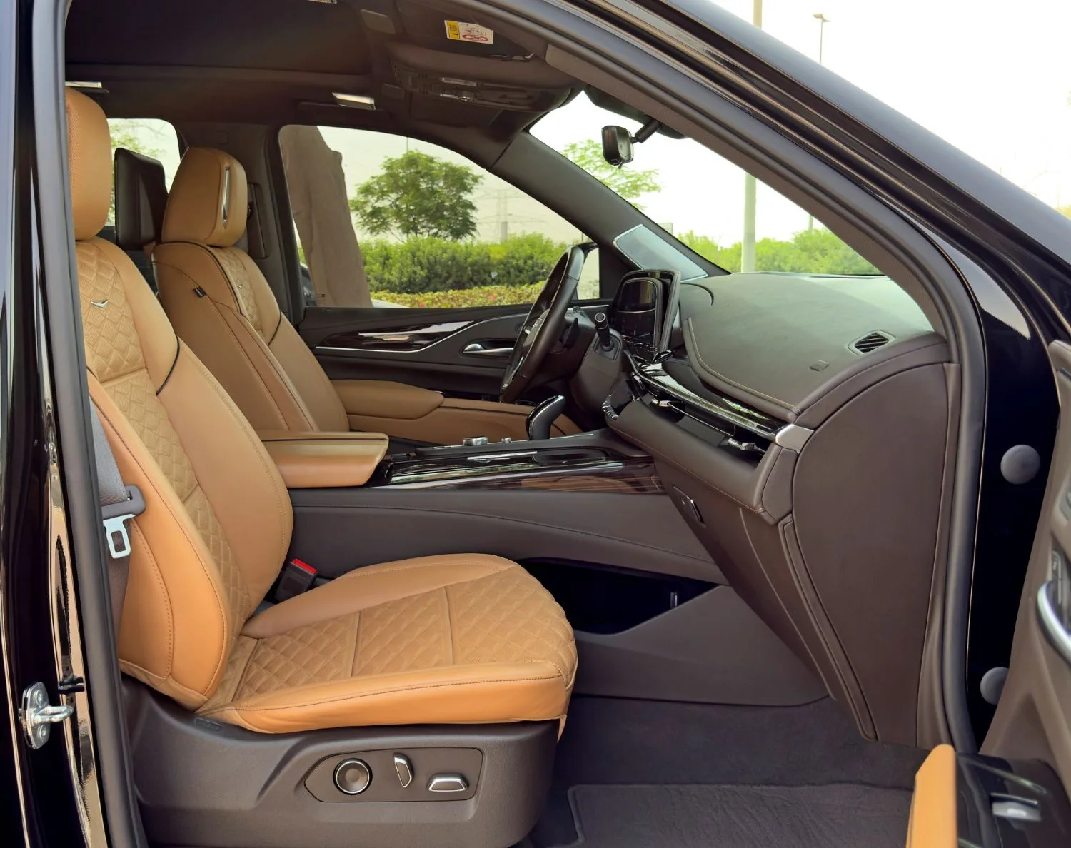2023 Cadillac Escalade Sport Platinum offered by a specialist dealer in Dubai, United Arab Emirates, photo 11 of 14