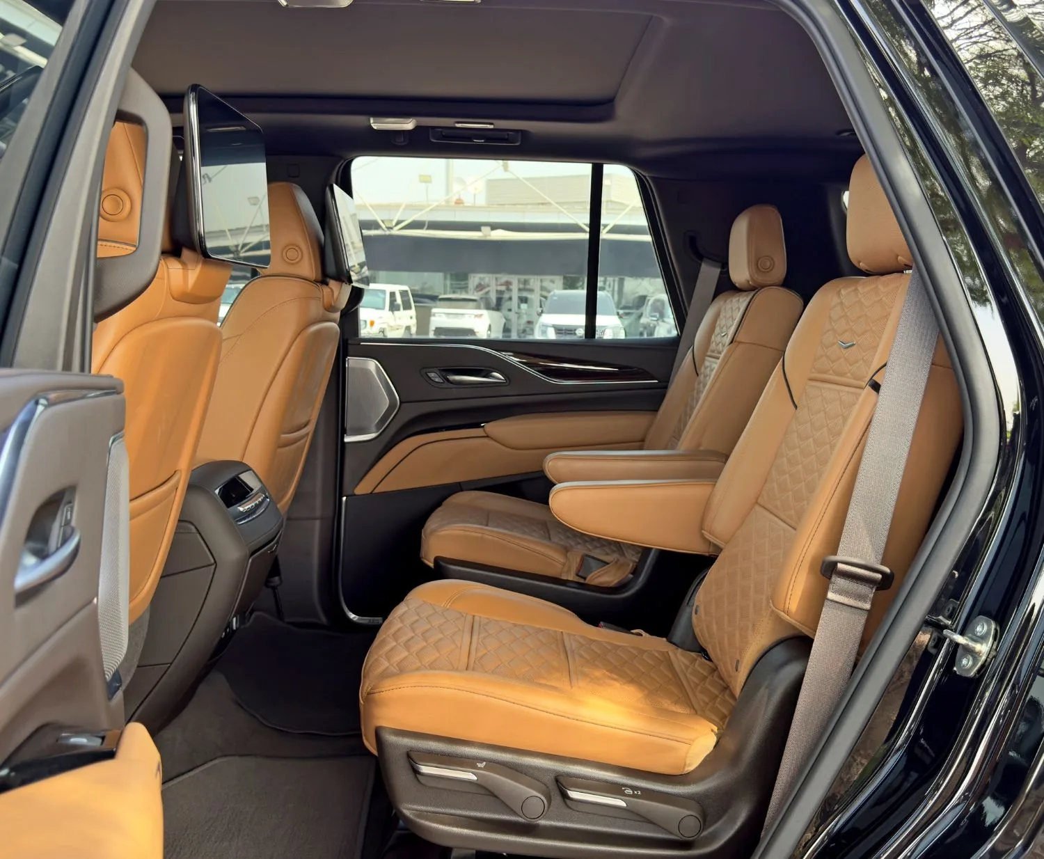 2023 Cadillac Escalade Sport Platinum offered by a specialist dealer in Dubai, United Arab Emirates, photo 13 of 14