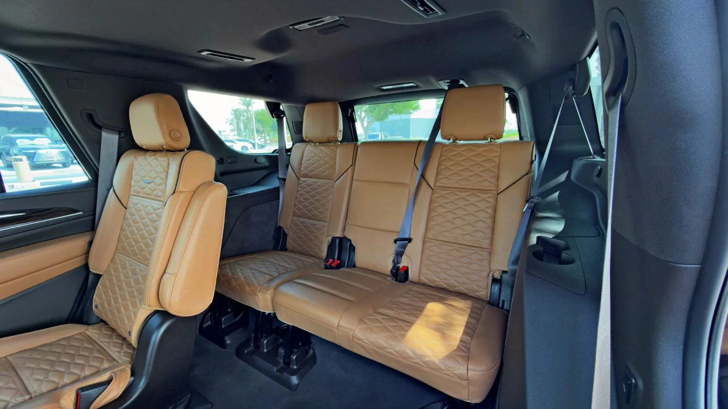 2023 Cadillac Escalade Sport Platinum offered by a specialist dealer in Dubai, United Arab Emirates, photo 14 of 14