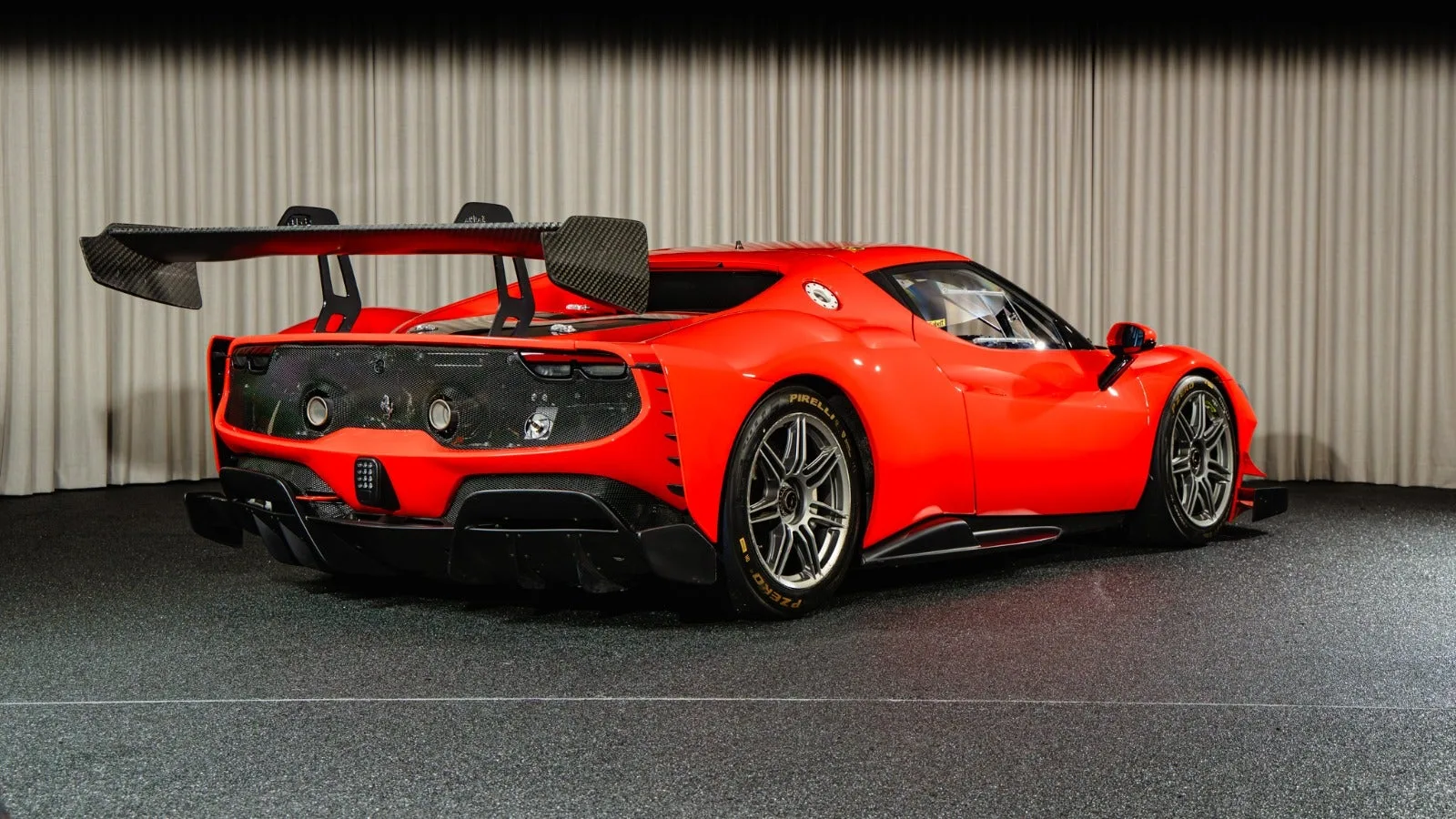 2023 Ferrari 296 Challenge proposée par un concessionnaire spécialisé à Kongens Lyngby, Danemark, photo principale