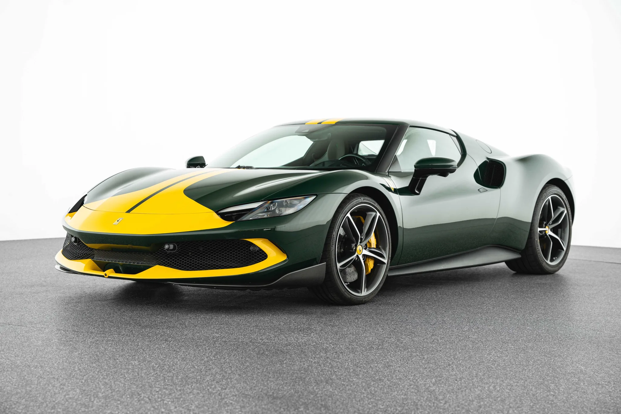 2023 Ferrari 296 GTB Assetto Fiorano proposée par un concessionnaire spécialisé à Singen, Allemagne, photo principale