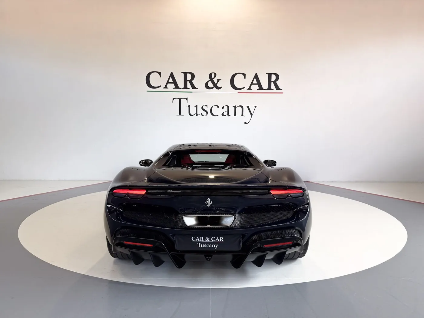 2023 Ferrari 296 GTB proposée par un concessionnaire spécialisé à Lucca, Italie, photo 4 sur 25