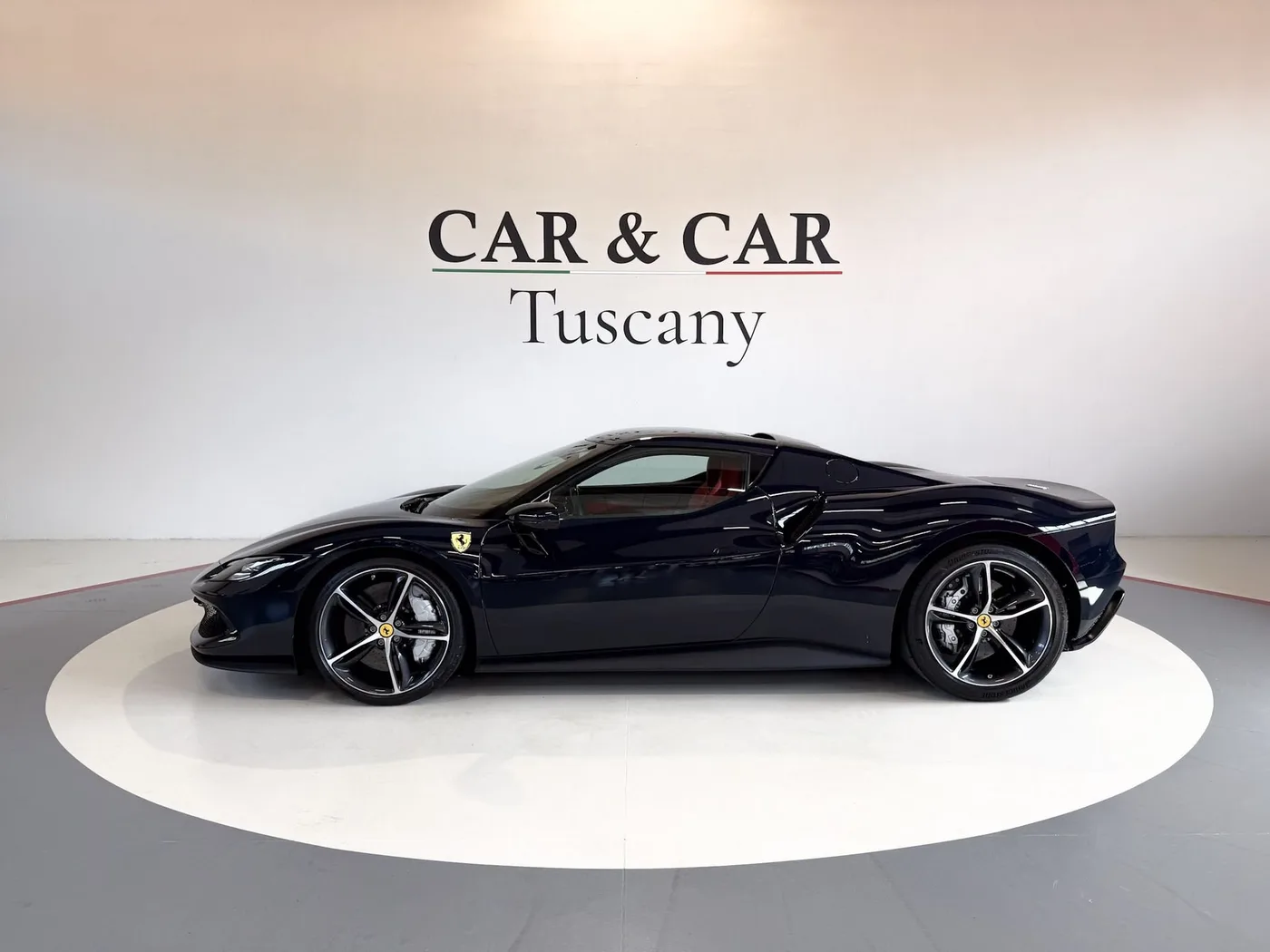 2023 Ferrari 296 GTB proposée par un concessionnaire spécialisé à Lucca, Italie, photo 6 sur 25