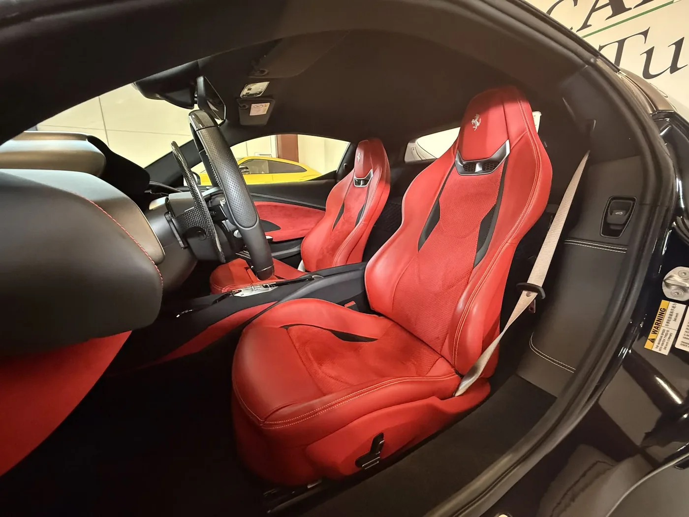 2023 Ferrari 296 GTB proposée par un concessionnaire spécialisé à Lucca, Italie, photo 12 sur 25