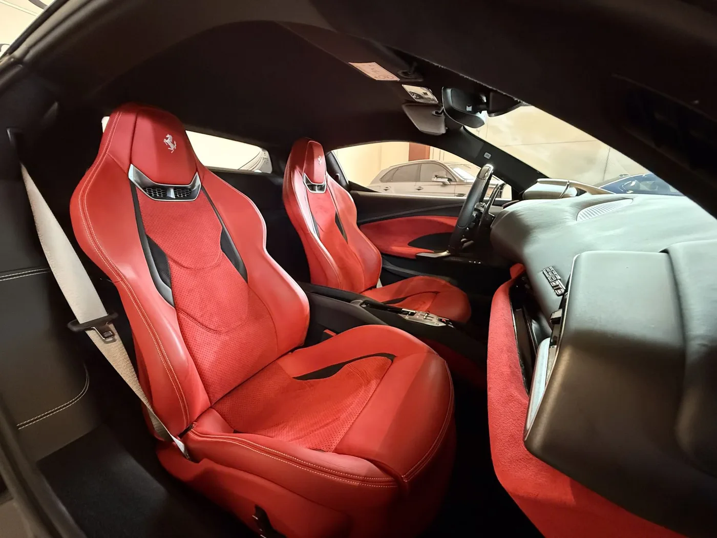 2023 Ferrari 296 GTB proposée par un concessionnaire spécialisé à Lucca, Italie, photo 13 sur 25
