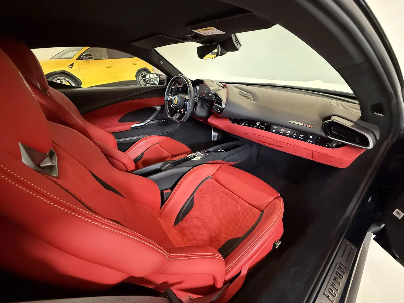 2023 Ferrari 296 GTB proposée par un concessionnaire spécialisé à Lucca, Italie, photo 14 sur 25