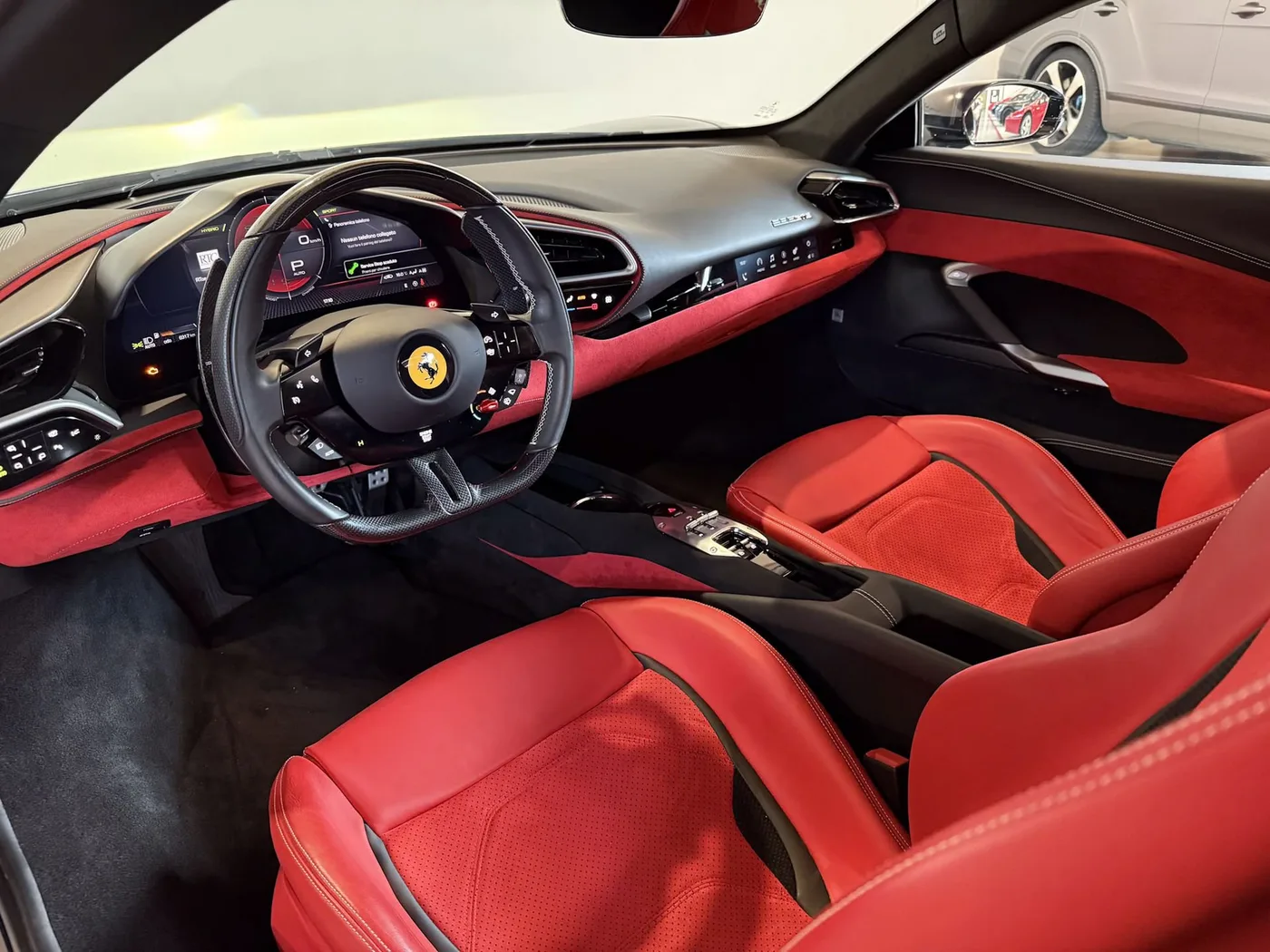 2023 Ferrari 296 GTB proposée par un concessionnaire spécialisé à Lucca, Italie, photo 19 sur 25