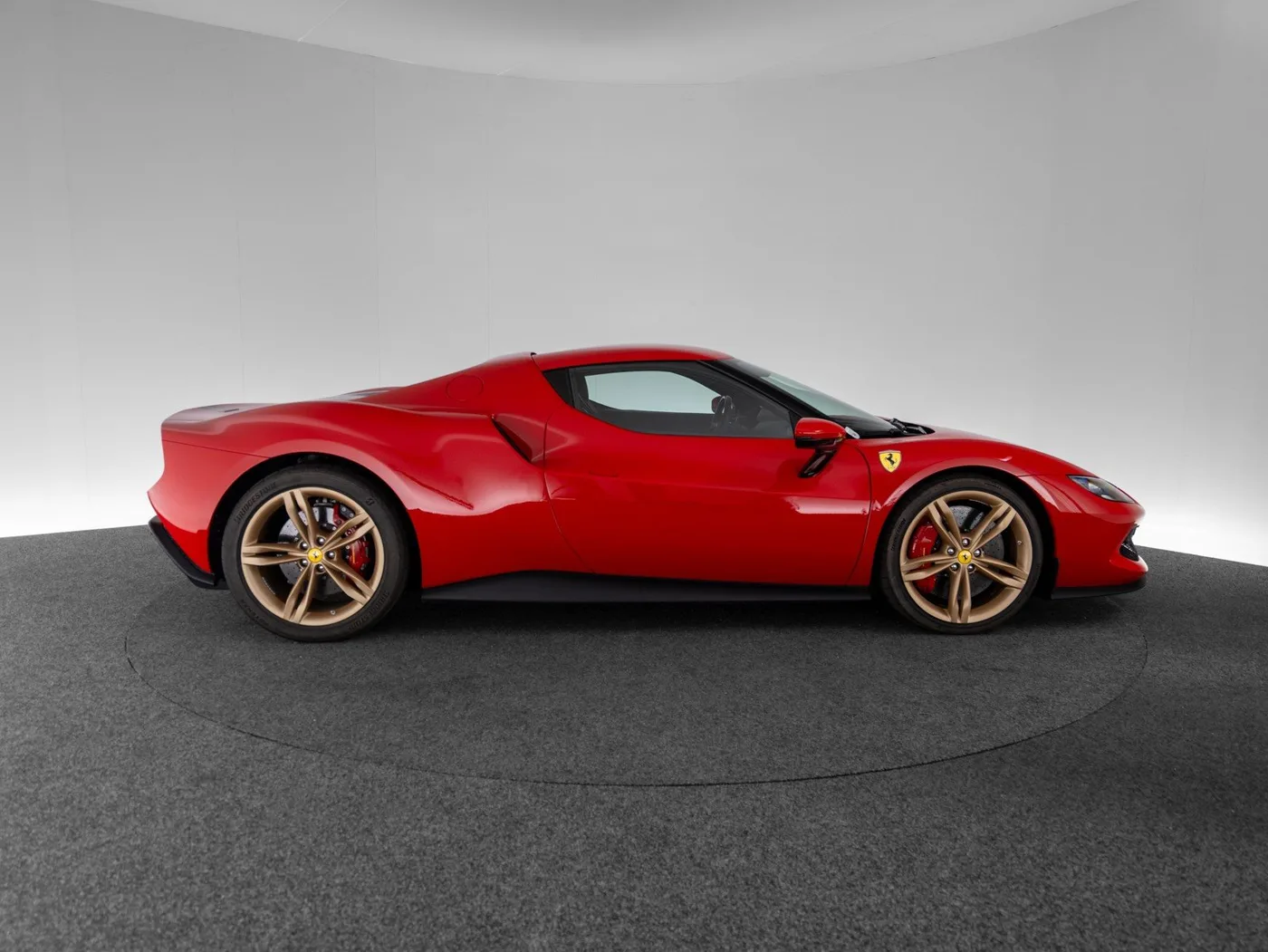 2023 Ferrari 296 GTB proposée par un concessionnaire spécialisé à Singen, Allemagne, photo 4 sur 15