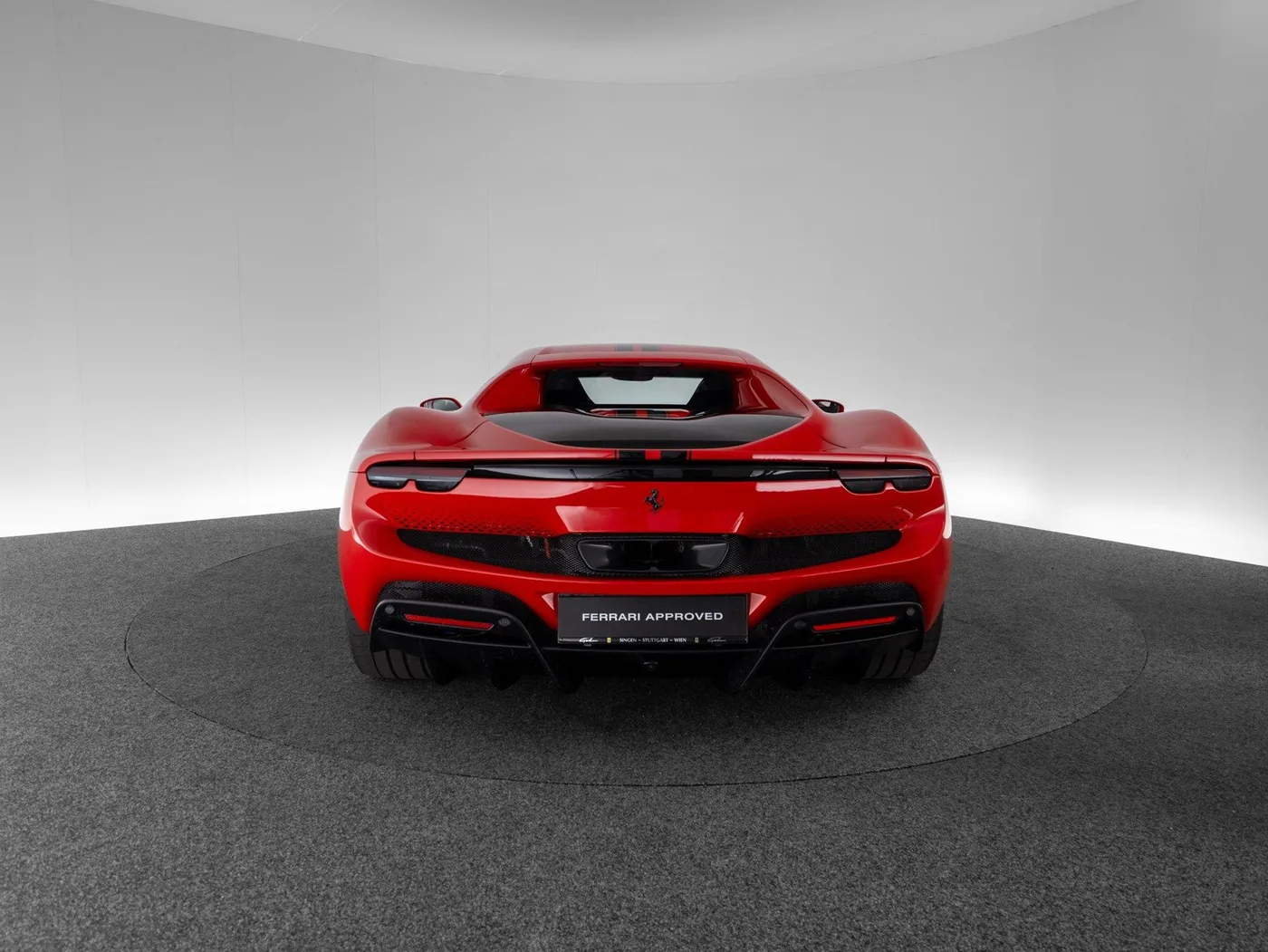 2023 Ferrari 296 GTB proposée par un concessionnaire spécialisé à Singen, Allemagne, photo 6 sur 15