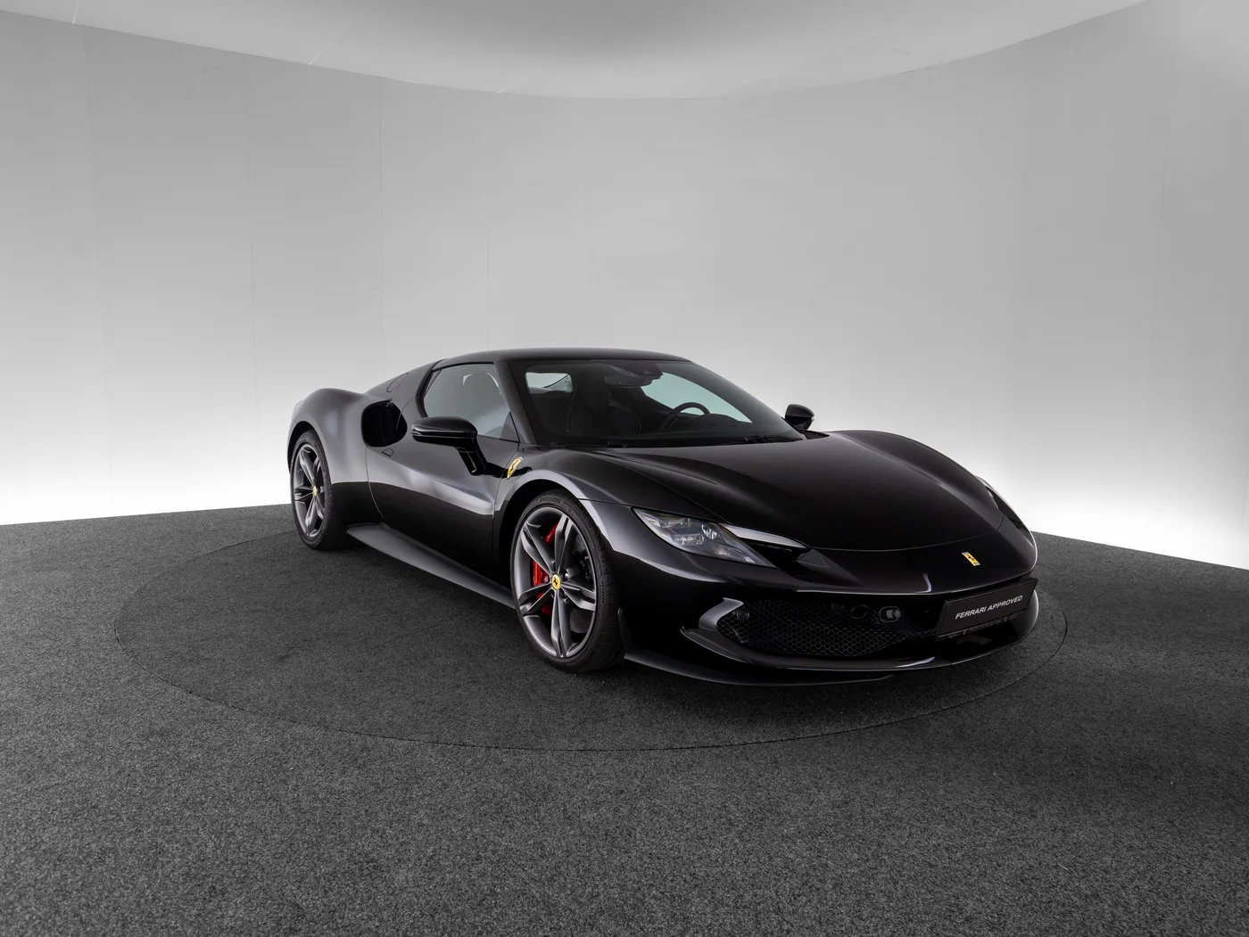 2023 Ferrari 296 GTB proposée par un concessionnaire spécialisé à Singen, Allemagne, photo 3 sur 15