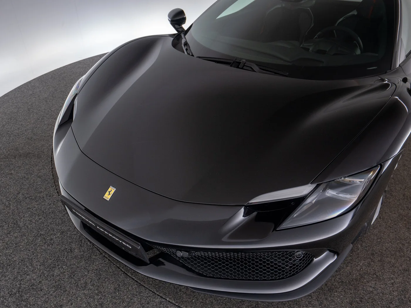 2023 Ferrari 296 GTB proposée par un concessionnaire spécialisé à Singen, Allemagne, photo 15 sur 15