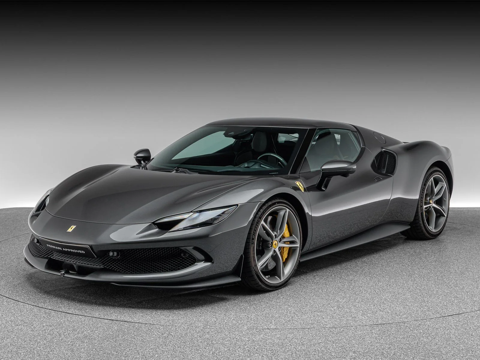 2023 Ferrari 296 GTB proposée par un concessionnaire spécialisé à Böblingen, Allemagne, photo principale