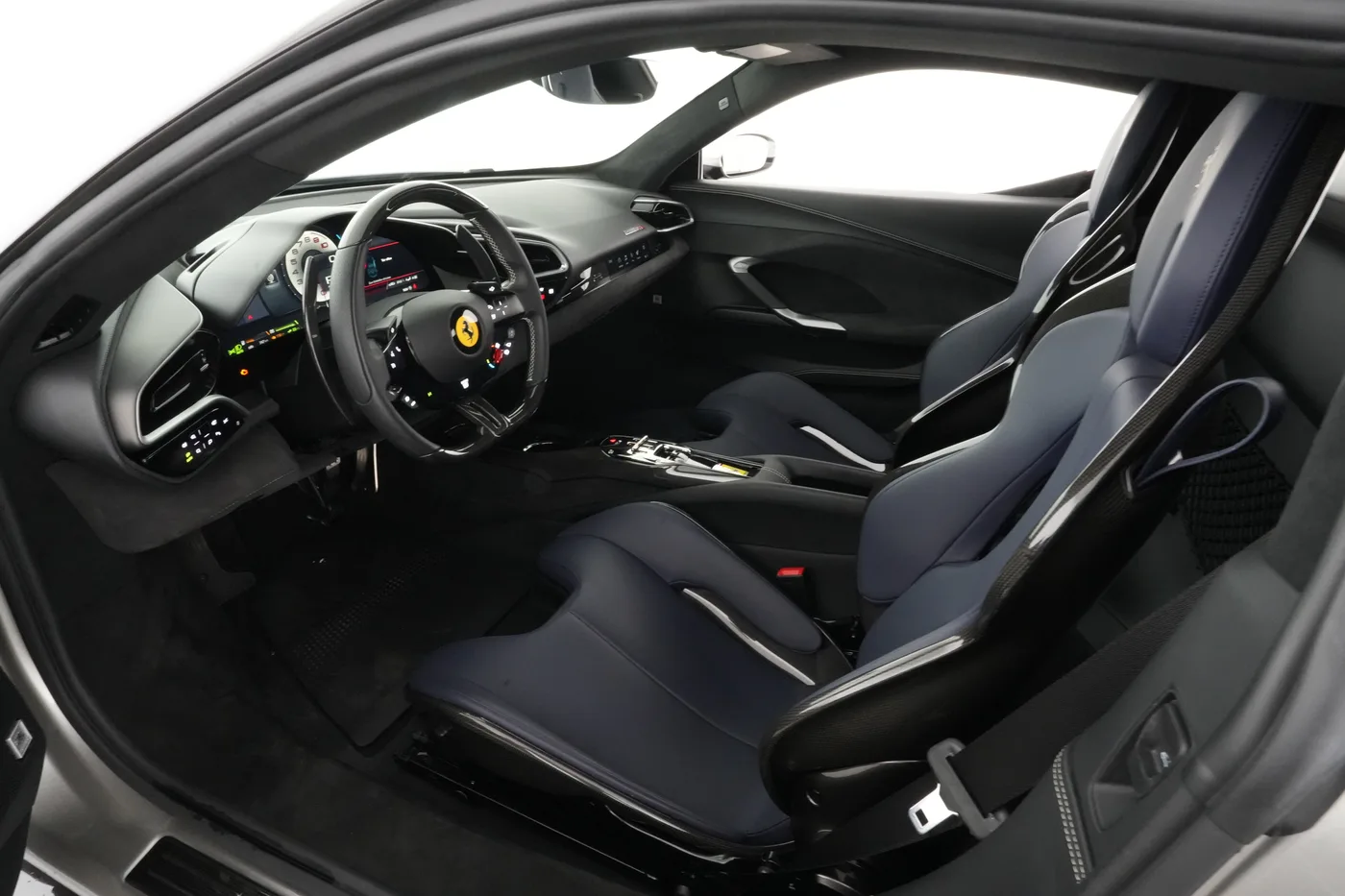 2023 Ferrari 296 GTB proposée par un concessionnaire spécialisé à Meerbusch, Allemagne, photo 5 sur 6