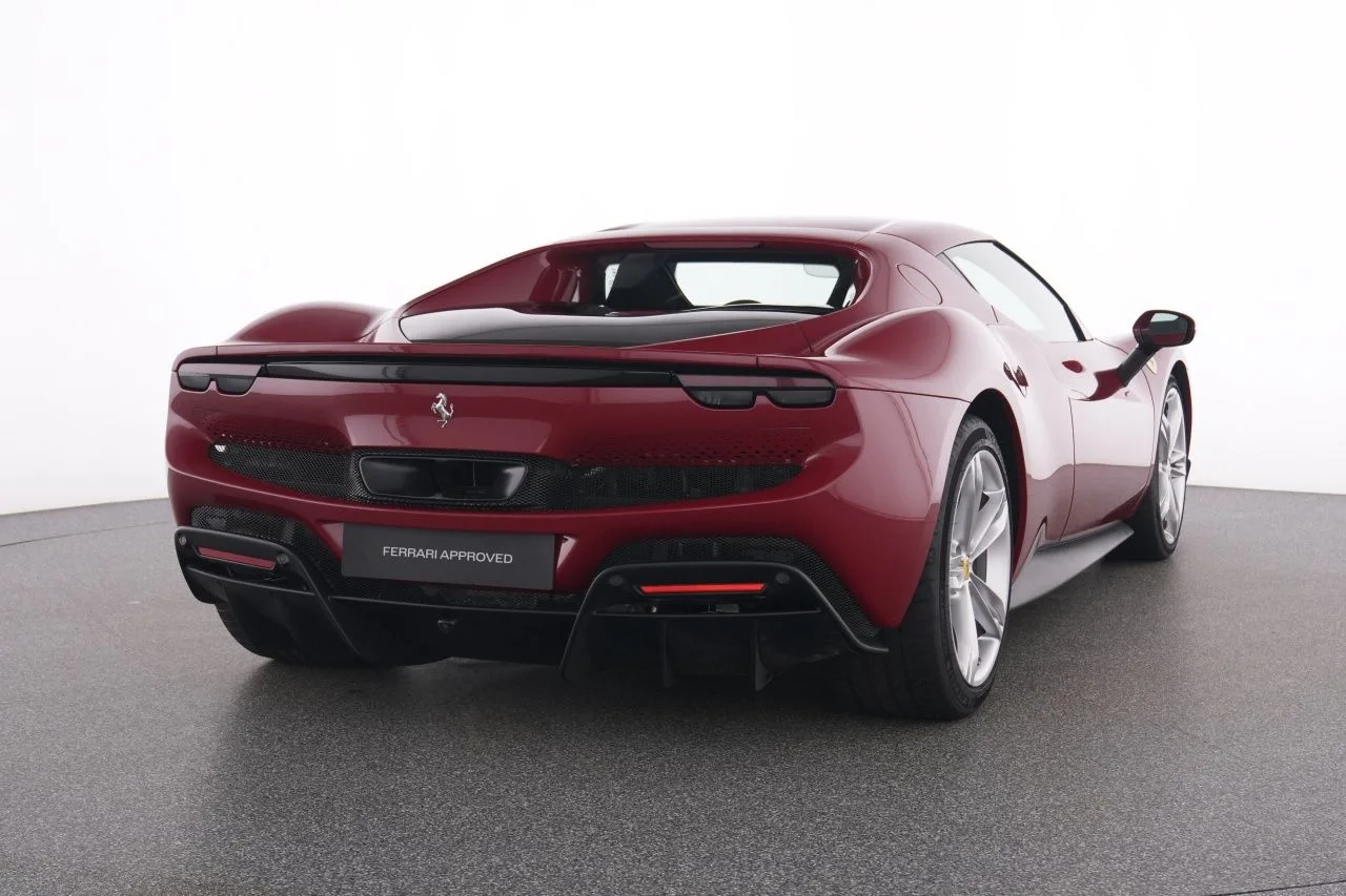 2023 Ferrari 296 GTB, 9/28