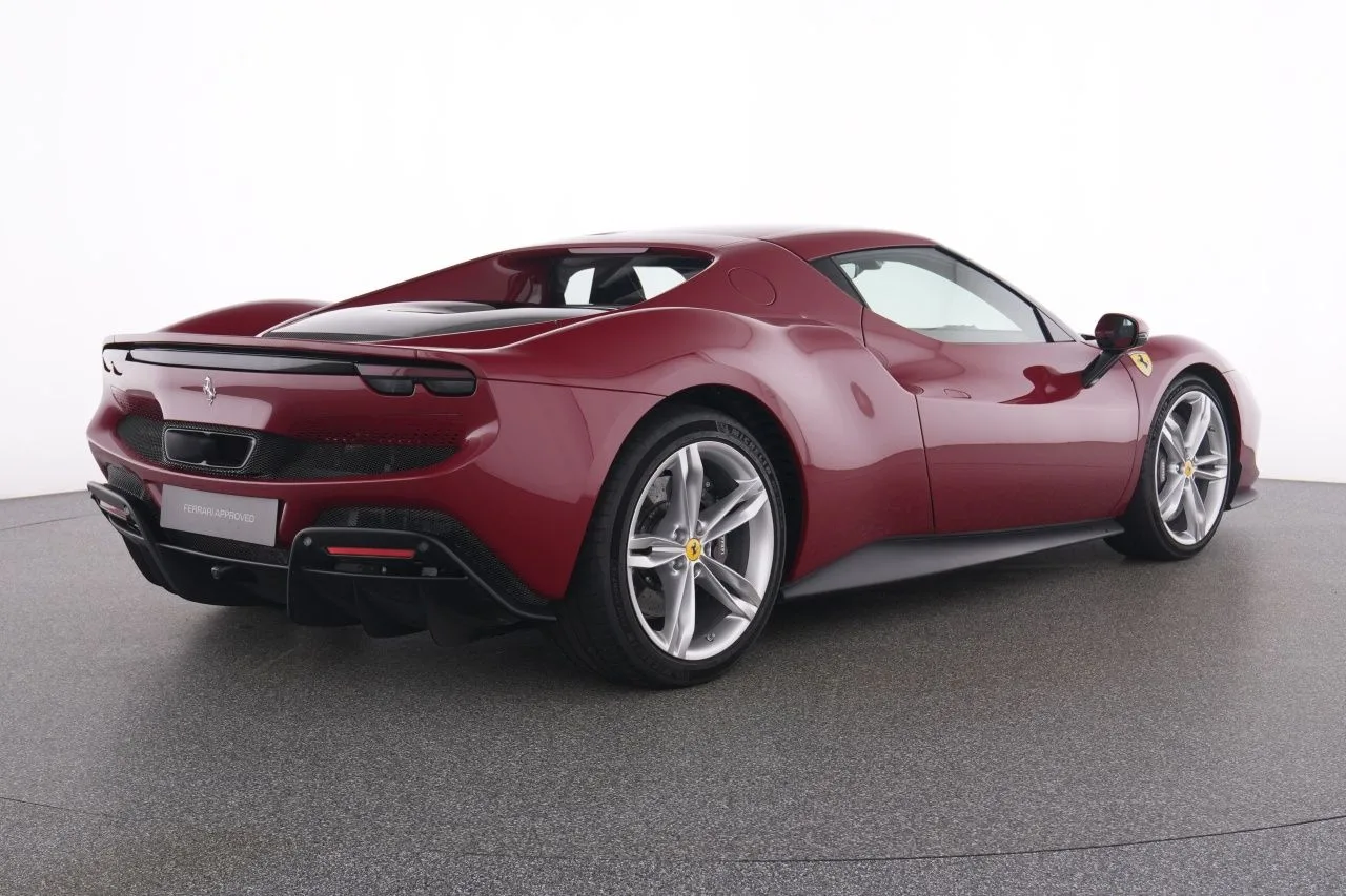 2023 Ferrari 296 GTB, 10/28