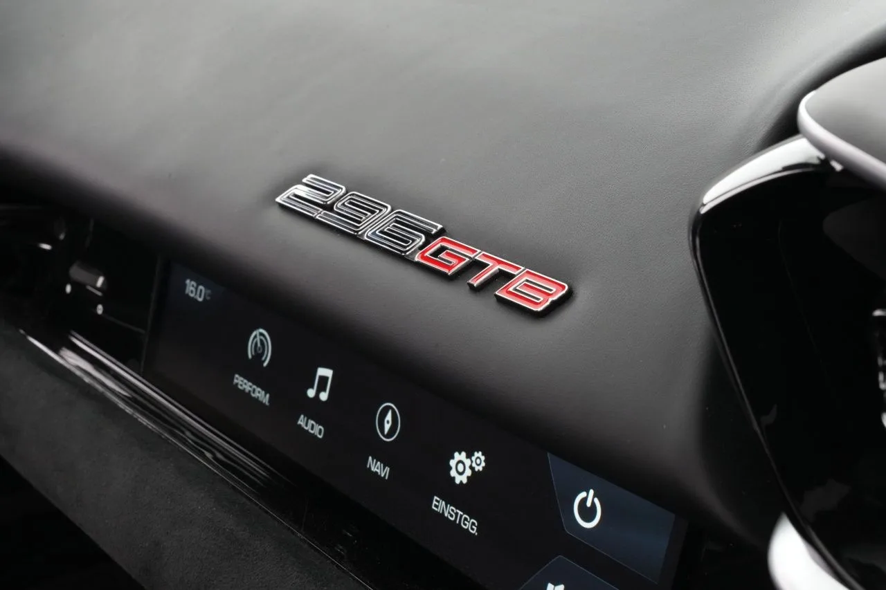 2023 Ferrari 296 GTB, 25/28