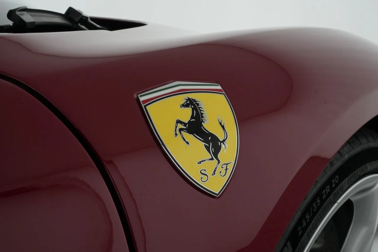 2023 Ferrari 296 GTB, 27/28