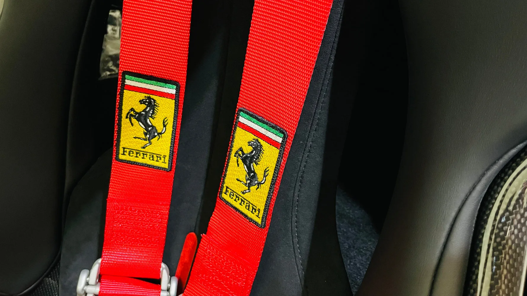 2023 Ferrari 296 GTB, 16/18