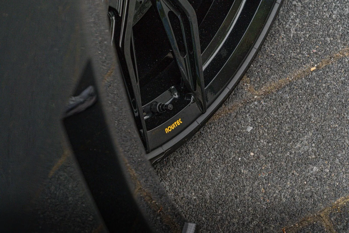 2023 Ferrari 296 GTB proposée par un spécialiste de la supercar à Gronau, Allemagne, photo 13 sur 25