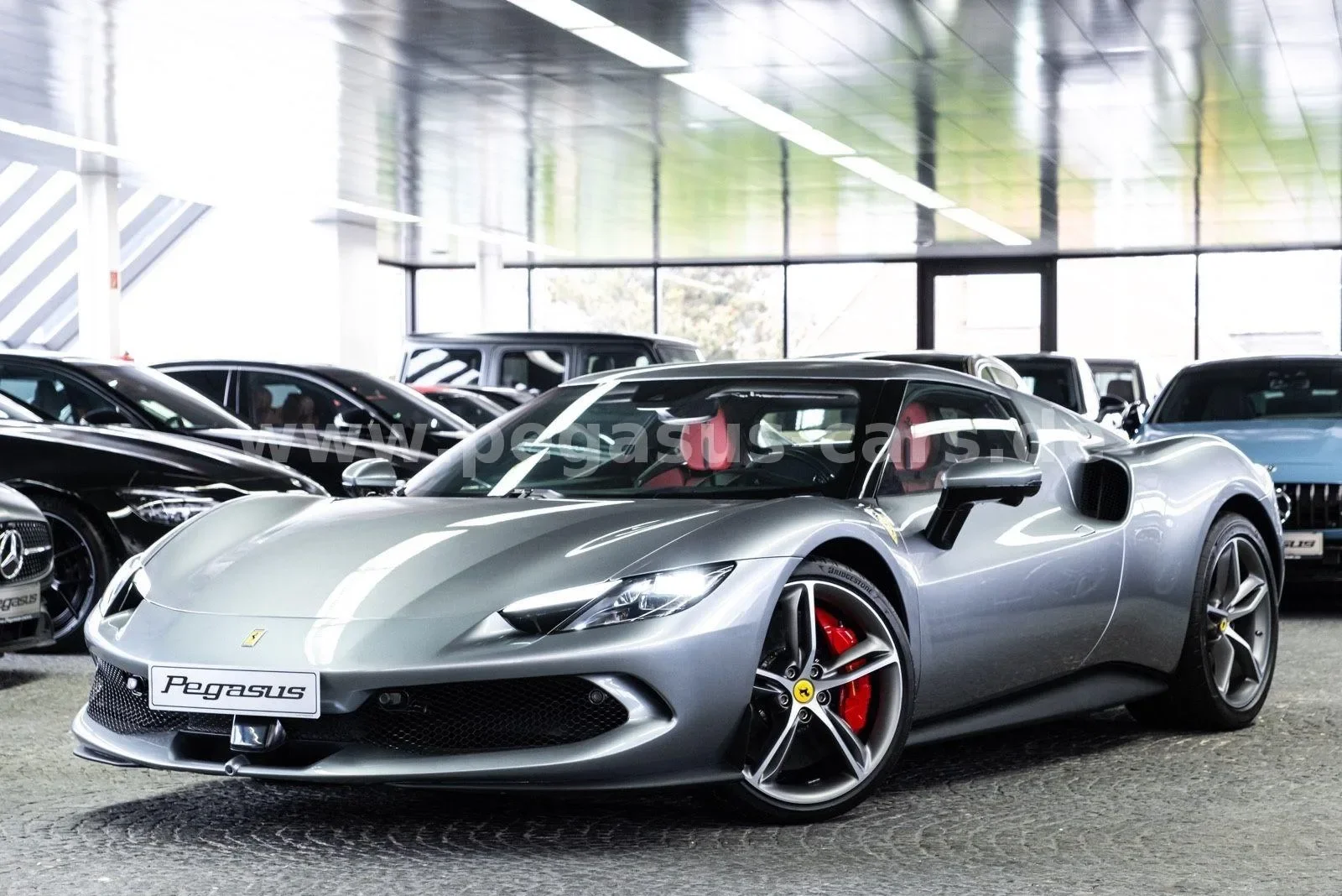 2023 Ferrari 296 GTB angeboten von einem Fachhändler in Mönchengladbach, Deutschland, Hauptfoto