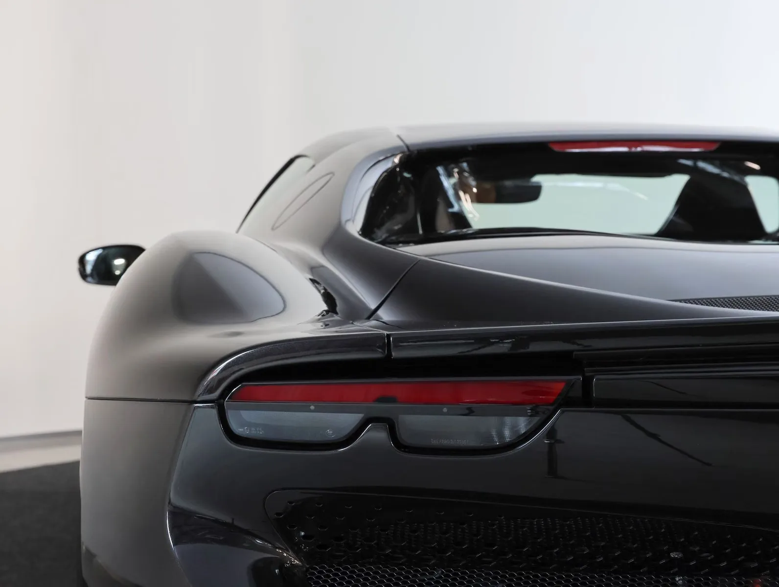 2023 Ferrari 296 GTB, 9/27