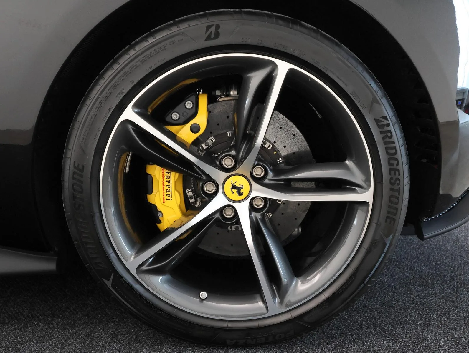 2023 Ferrari 296 GTB, 25/27