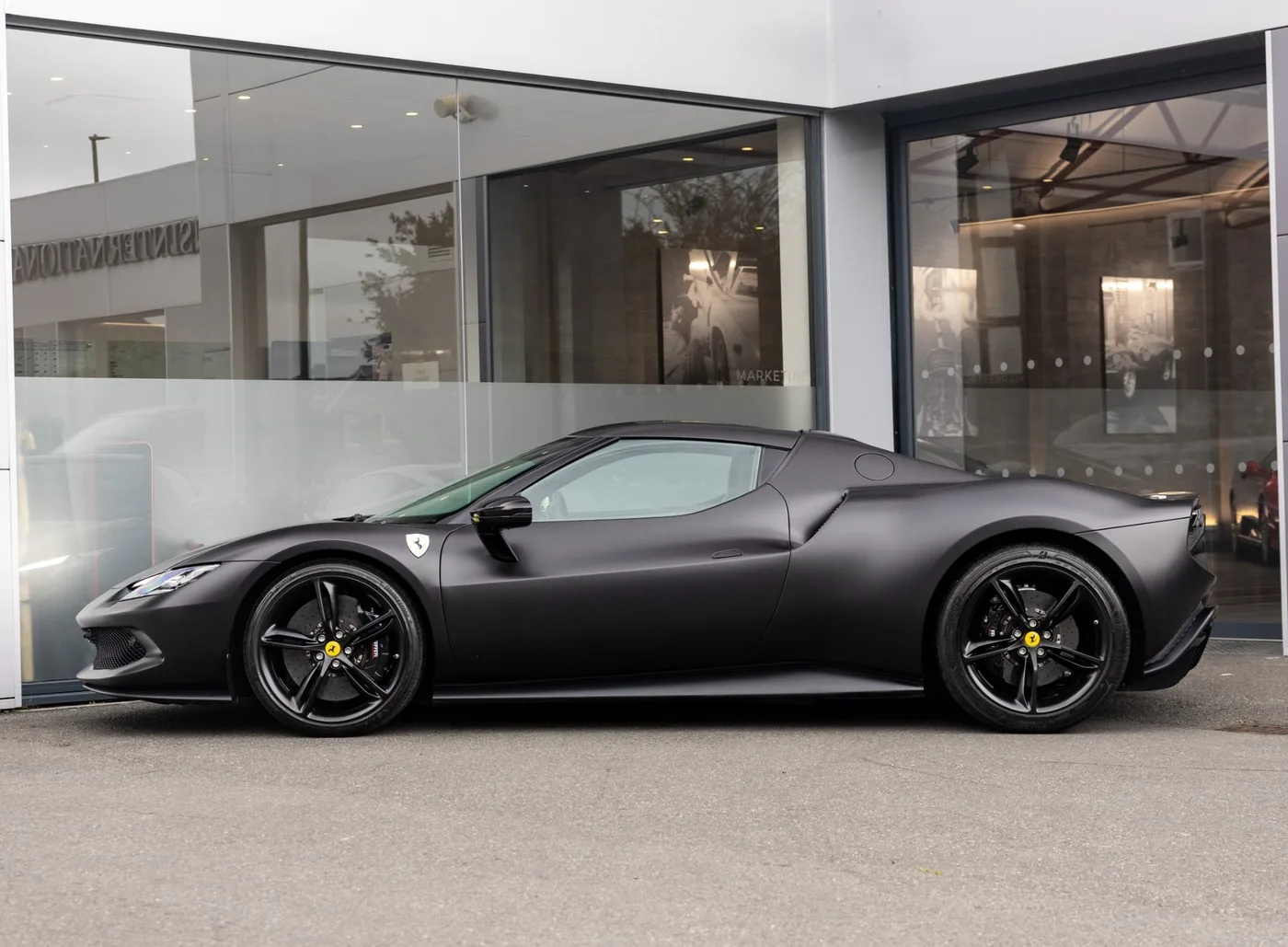 2023 Ferrari 296 GTB angeboten von einem Fachhändler in Banstead, Vereinigtes Königreich, Foto 3 von 15