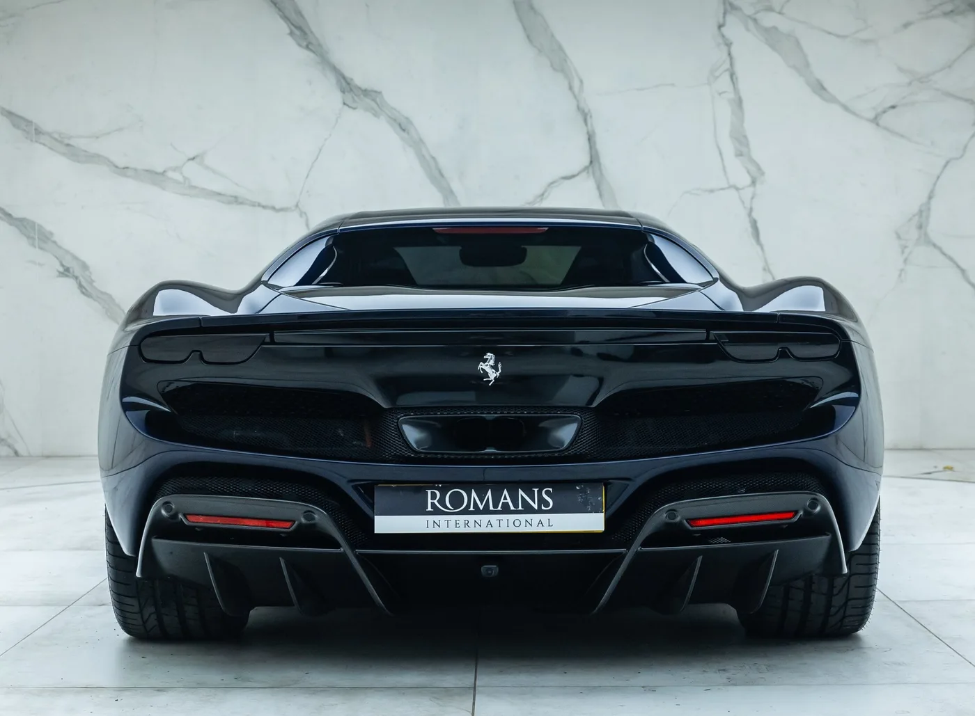 2023 Ferrari 296 GTB proposée par un concessionnaire spécialisé à Banstead, Royaume-Uni, photo 5 sur 25
