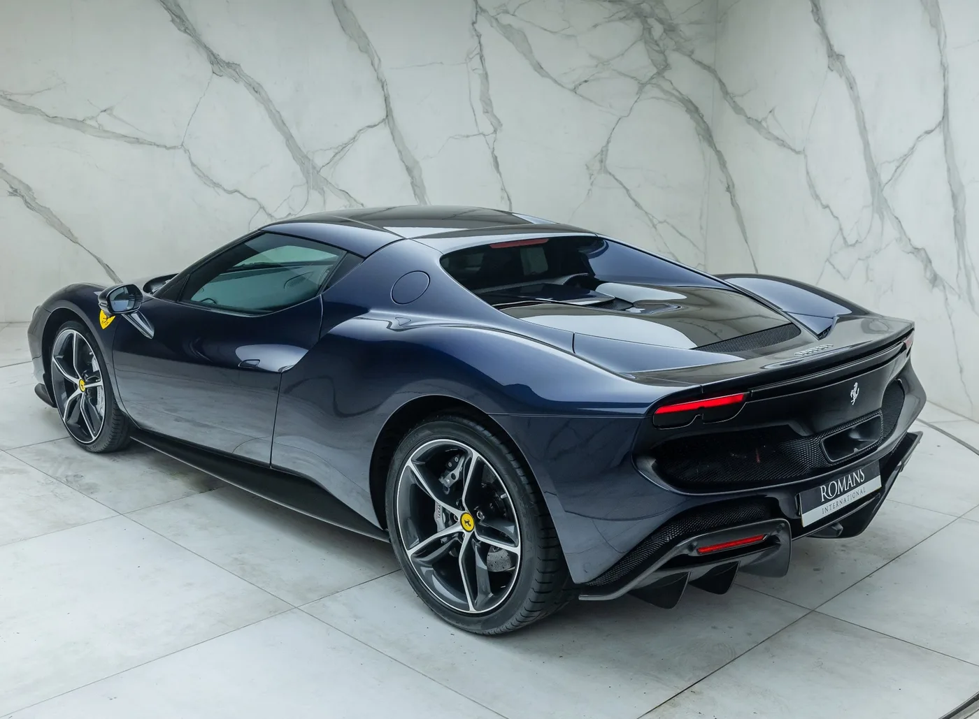 2023 Ferrari 296 GTB proposée par un concessionnaire spécialisé à Banstead, Royaume-Uni, photo 7 sur 25