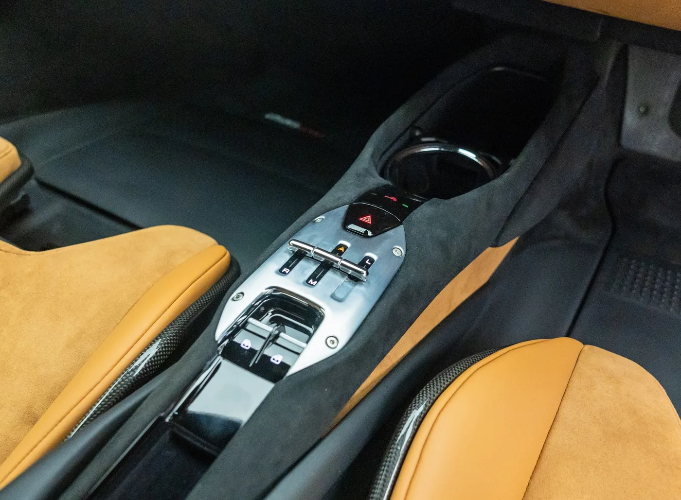2023 Ferrari 296 GTB proposée par un concessionnaire spécialisé à Banstead, Royaume-Uni, photo 14 sur 25