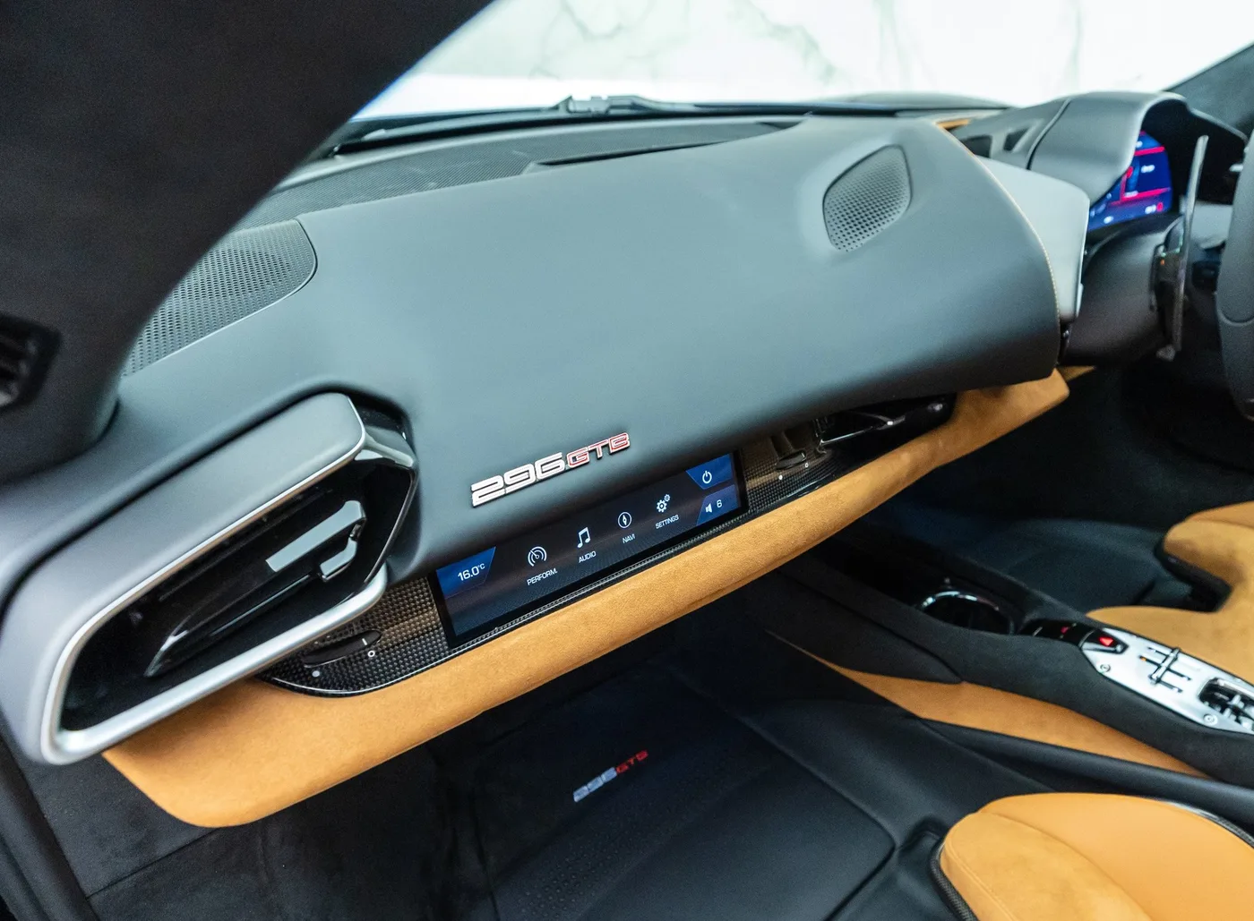 2023 Ferrari 296 GTB proposée par un concessionnaire spécialisé à Banstead, Royaume-Uni, photo 17 sur 25