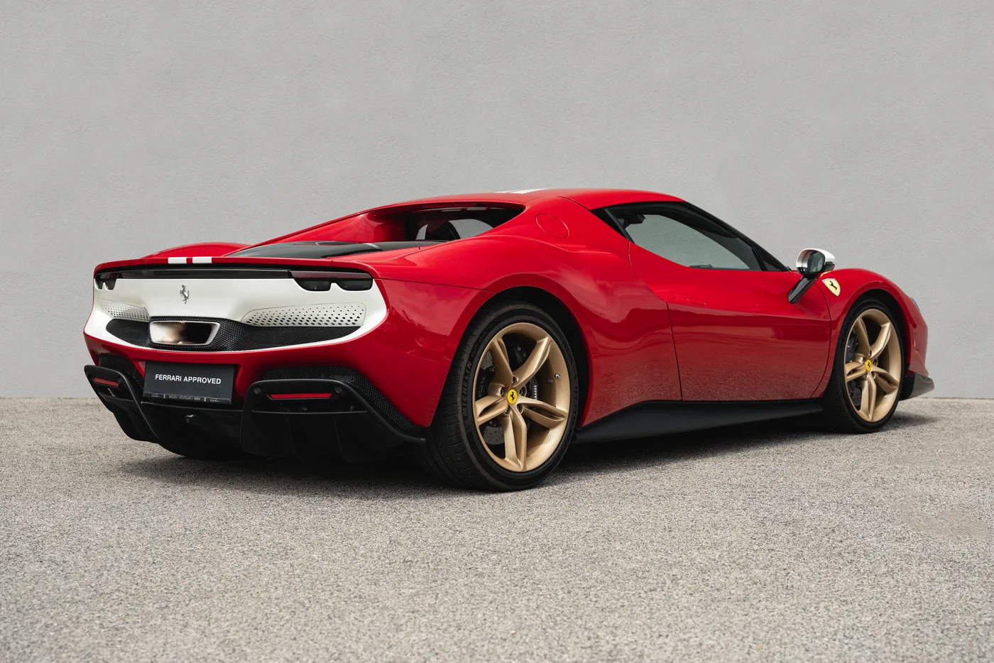 2023 Ferrari 296 GTB proposée par un concessionnaire spécialisé à Vösendorf, Autriche, photo 3 sur 15