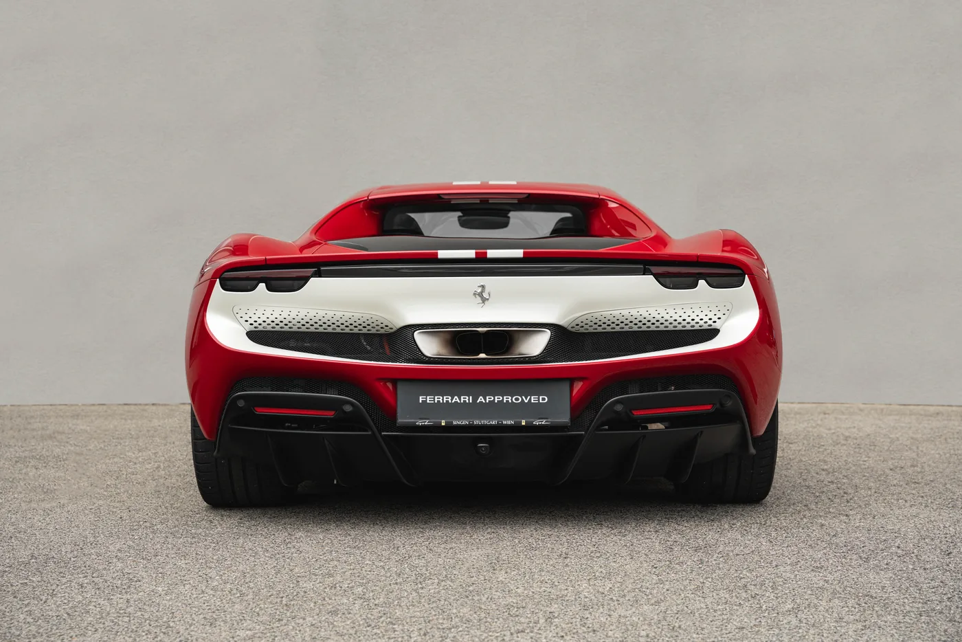 2023 Ferrari 296 GTB proposée par un concessionnaire spécialisé à Vösendorf, Autriche, photo 4 sur 15