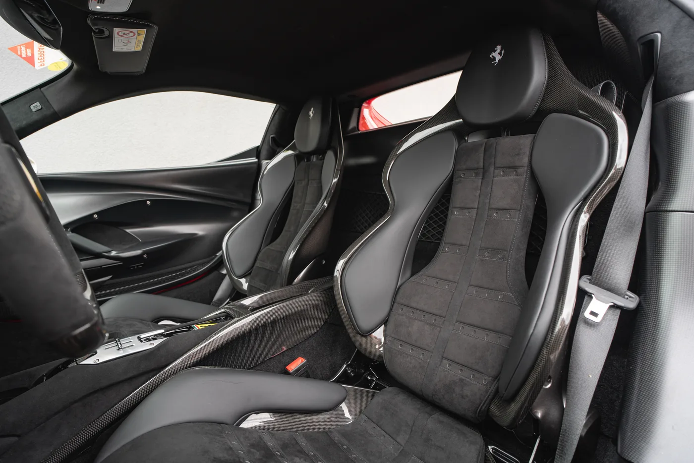 2023 Ferrari 296 GTB proposée par un concessionnaire spécialisé à Vösendorf, Autriche, photo 6 sur 15