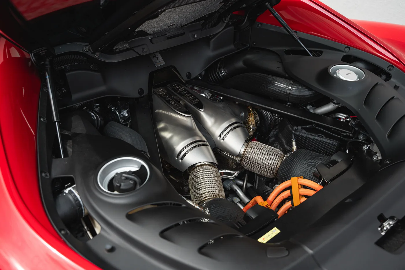 2023 Ferrari 296 GTB proposée par un concessionnaire spécialisé à Vösendorf, Autriche, photo 8 sur 15