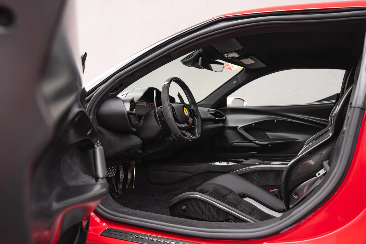 2023 Ferrari 296 GTB proposée par un concessionnaire spécialisé à Vösendorf, Autriche, photo 10 sur 15