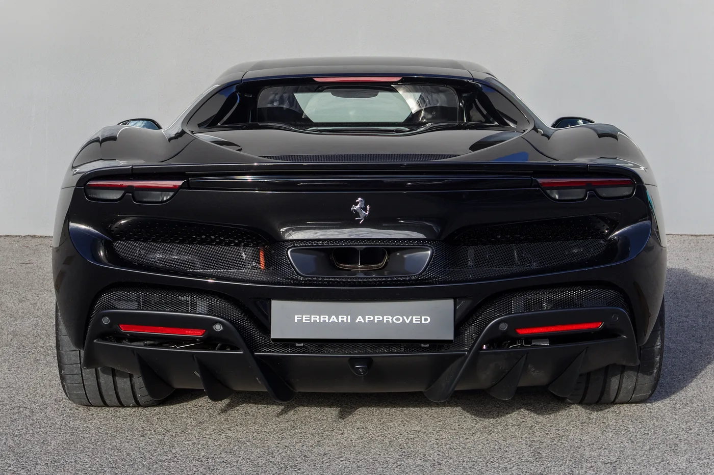 2023 Ferrari 296 GTB proposée par un concessionnaire spécialisé à Vösendorf, Autriche, photo 4 sur 15
