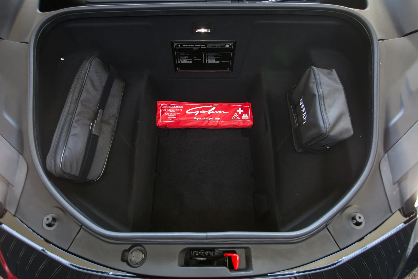 2023 Ferrari 296 GTB proposée par un concessionnaire spécialisé à Vösendorf, Autriche, photo 7 sur 15