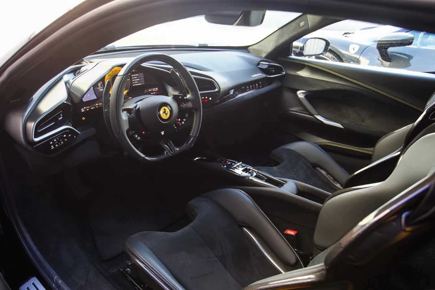 2023 Ferrari 296 GTB proposée par un concessionnaire spécialisé à Vösendorf, Autriche, photo 10 sur 15