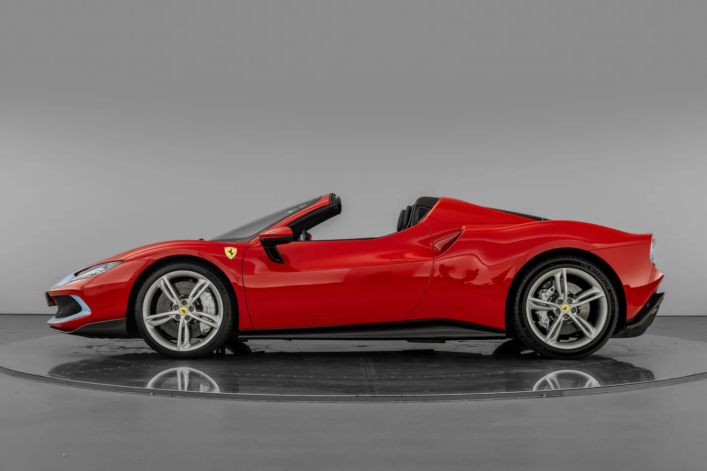 2023 Ferrari 296 GTS Assetto Fiorano proposée par un groupe de concessions agréées à Hatfield, Royaume-Uni, photo 6 sur 25