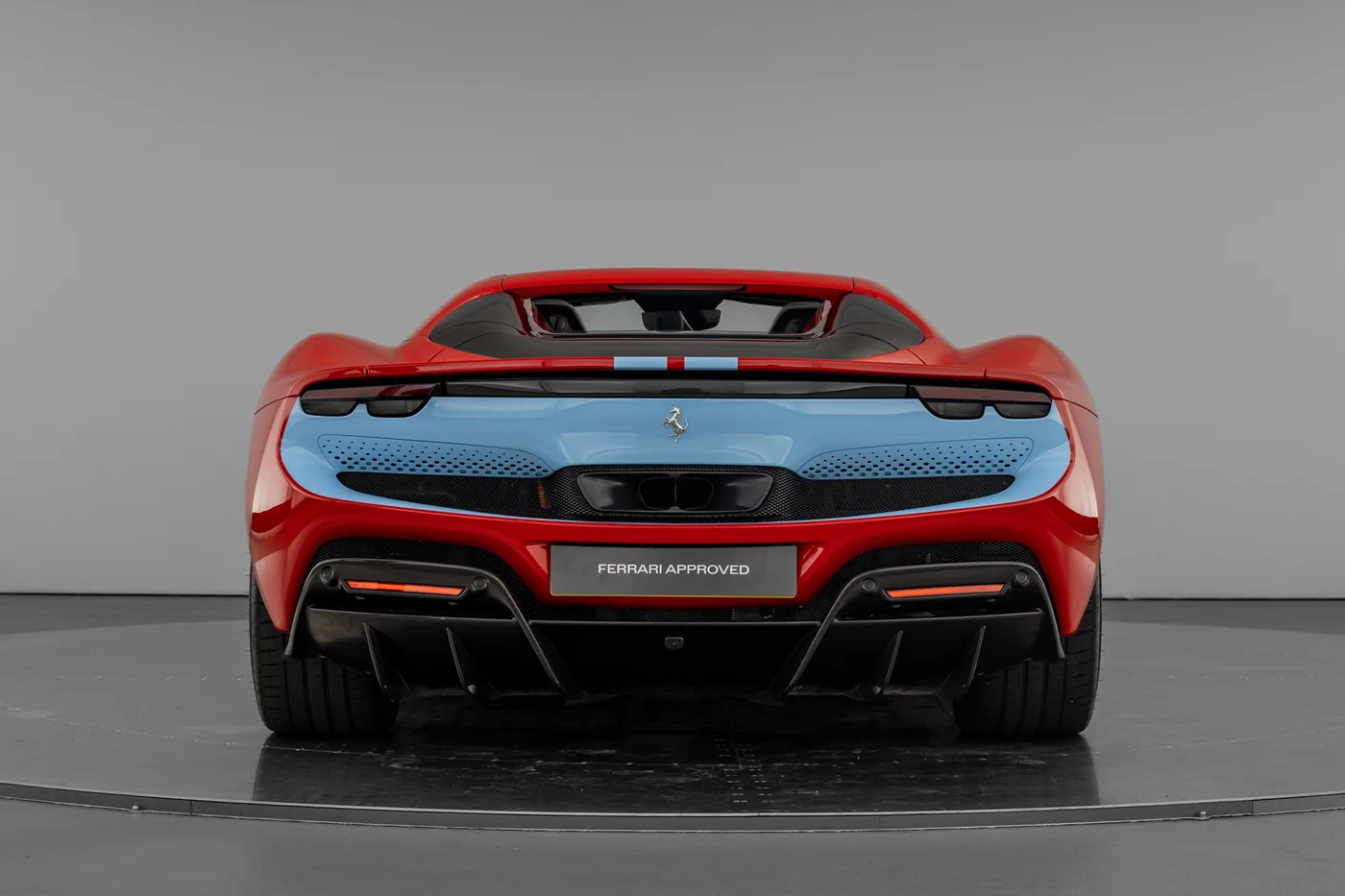 2023 Ferrari 296 GTS Assetto Fiorano proposée par un groupe de concessions agréées à Hatfield, Royaume-Uni, photo 7 sur 25