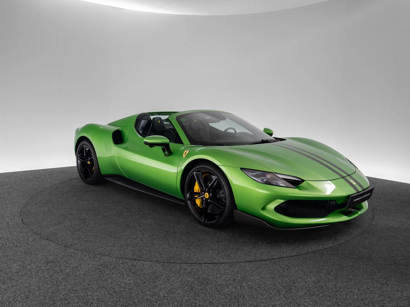 2023 Ferrari 296 GTS proposée par un concessionnaire spécialisé à Singen, Allemagne, photo 8 sur 15