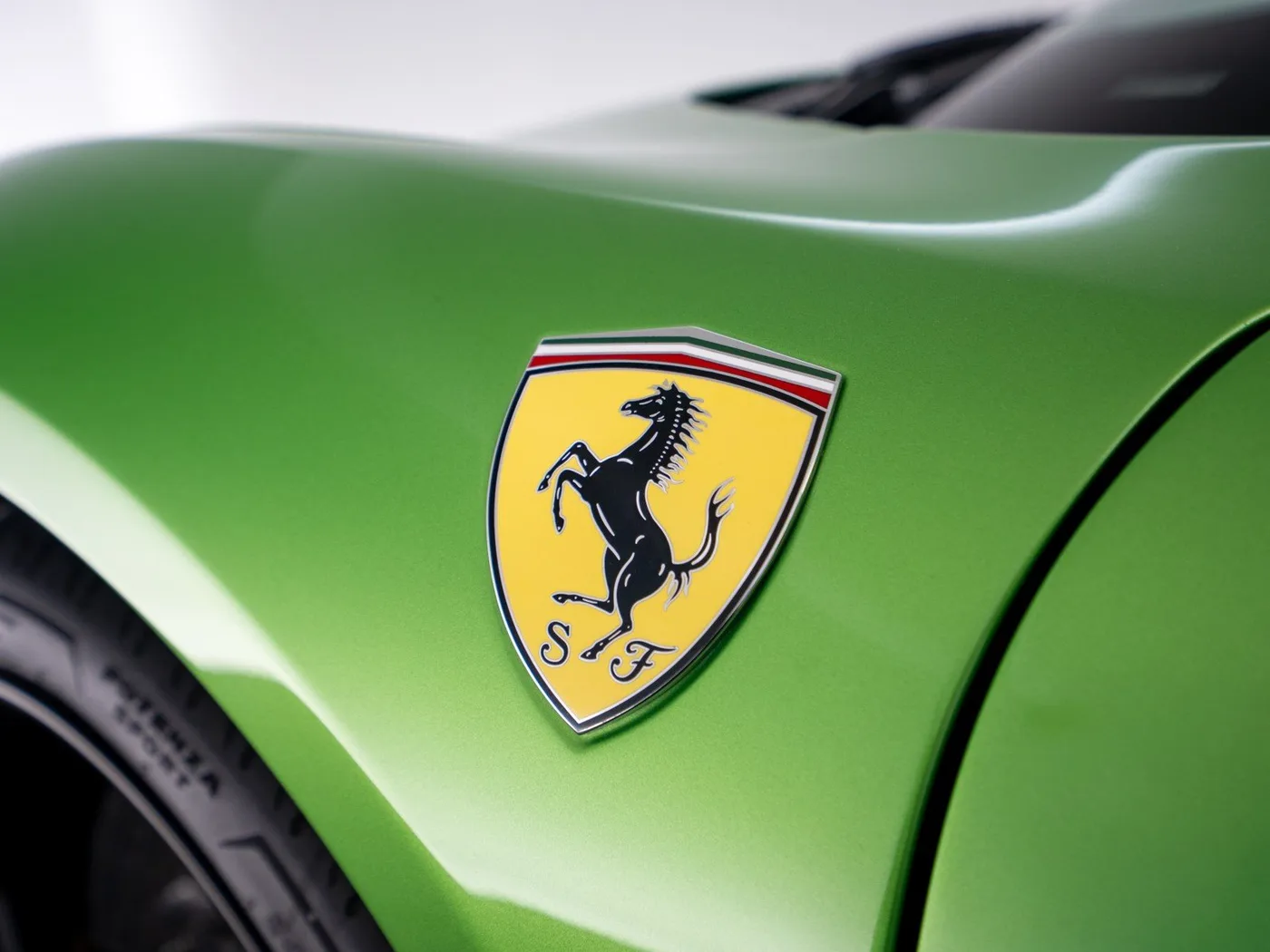 2023 Ferrari 296 GTS proposée par un concessionnaire spécialisé à Singen, Allemagne, photo 14 sur 15