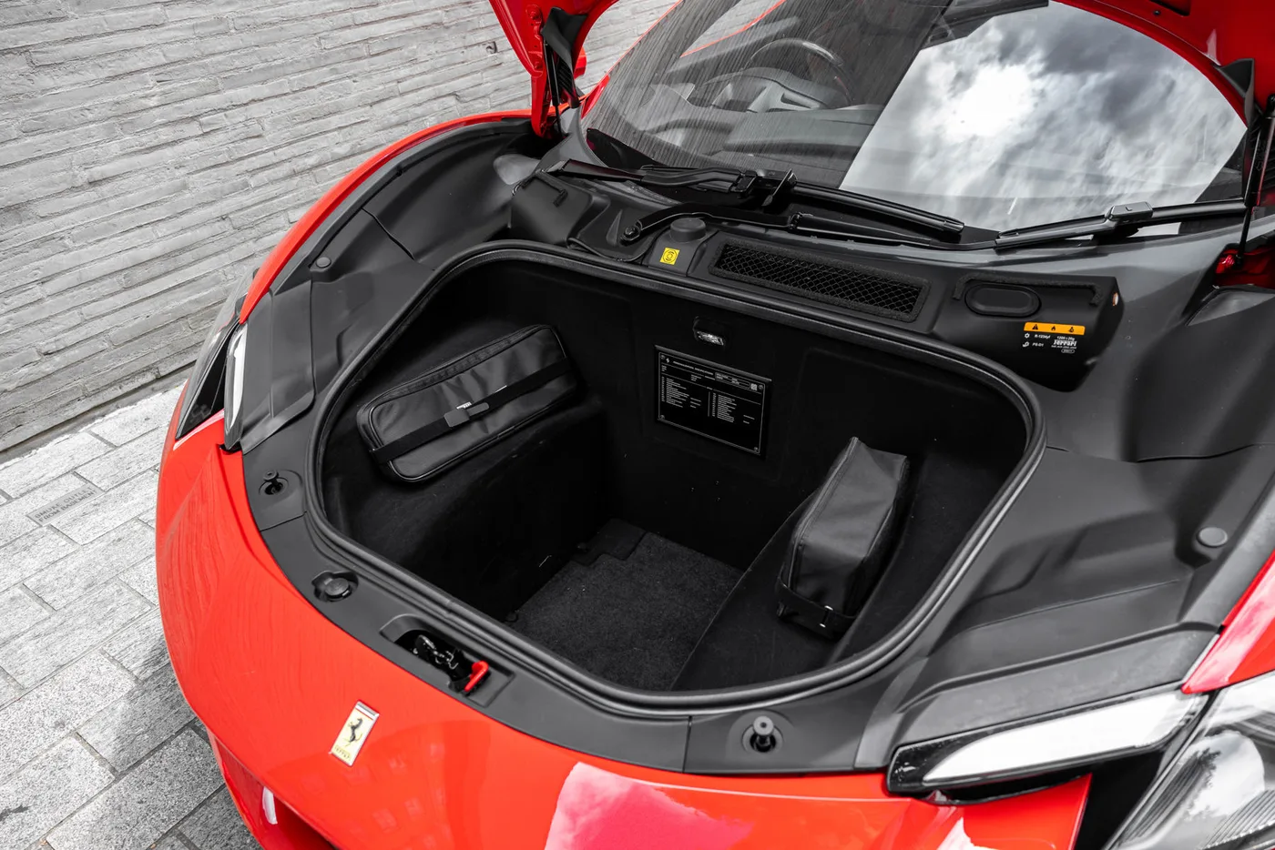 2023 Ferrari 296 GTS angeboten von einer Vertragshändlergruppe in Mayfair, Vereinigtes Königreich, Foto 9 von 25