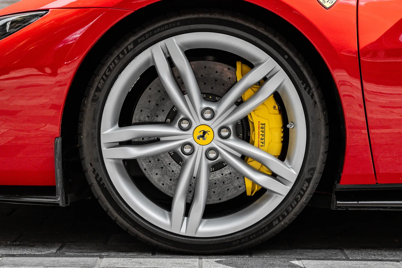 2023 Ferrari 296 GTS angeboten von einer Vertragshändlergruppe in Mayfair, Vereinigtes Königreich, Foto 10 von 25