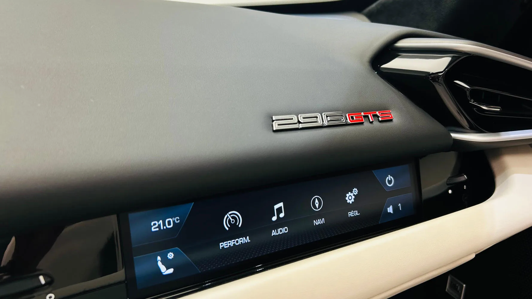 2023 Ferrari 296 GTS, 27/30