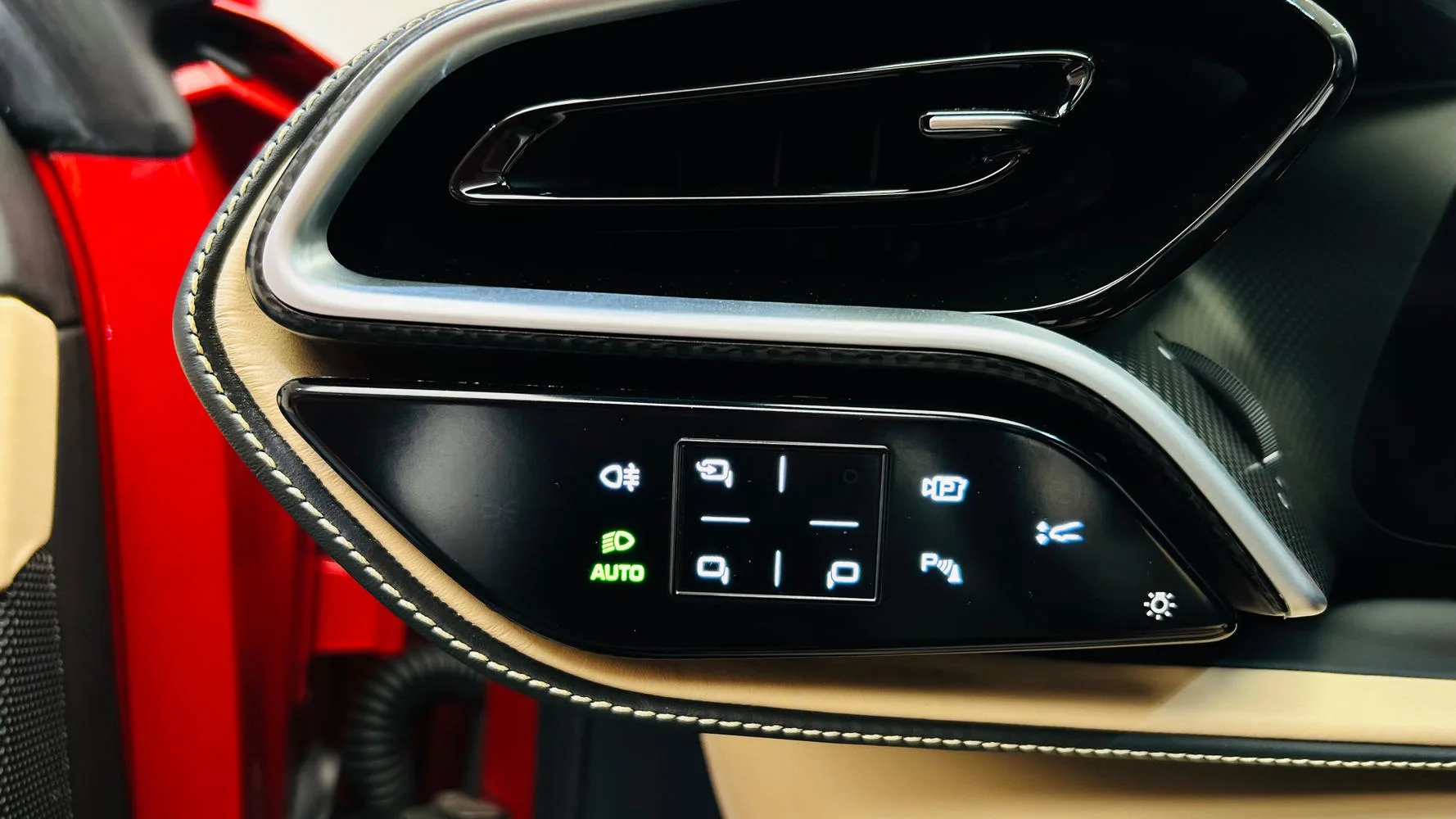 2023 Ferrari 296 GTS, 12/30