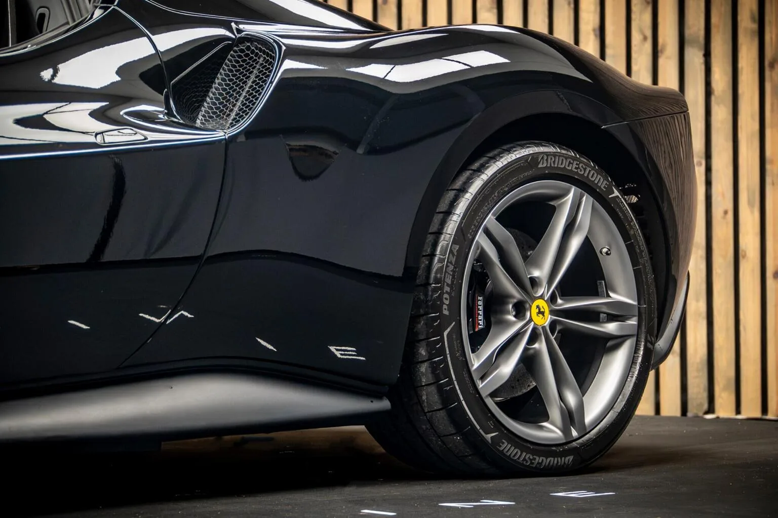 2023 Ferrari 296 GTS, 16/30